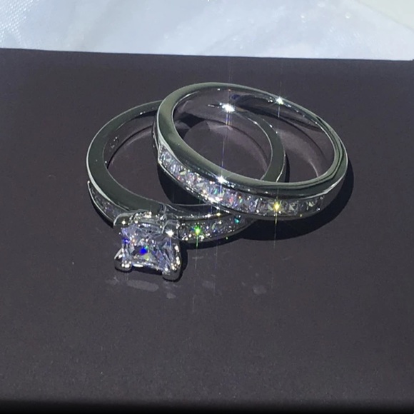 (Size 7)10k gold engagement ring set - Picture 3 of 4
